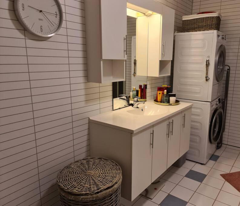 Koselig Og Moderne Leilighet, Meget Sentralt I Narvik Med Gratis Parkering! エクステリア 写真